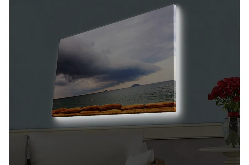 Lerretsbilde med LED-belysning - Dramatisk sjølandskap med mørke skyer og rolig vann, Mørk blå / Grå / Beige