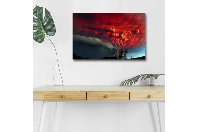 Lerretsbilde med LED-belysning - Dramatisk vulkanutbrudd med intense farger på himmelen, Rød / Svart / Blå
