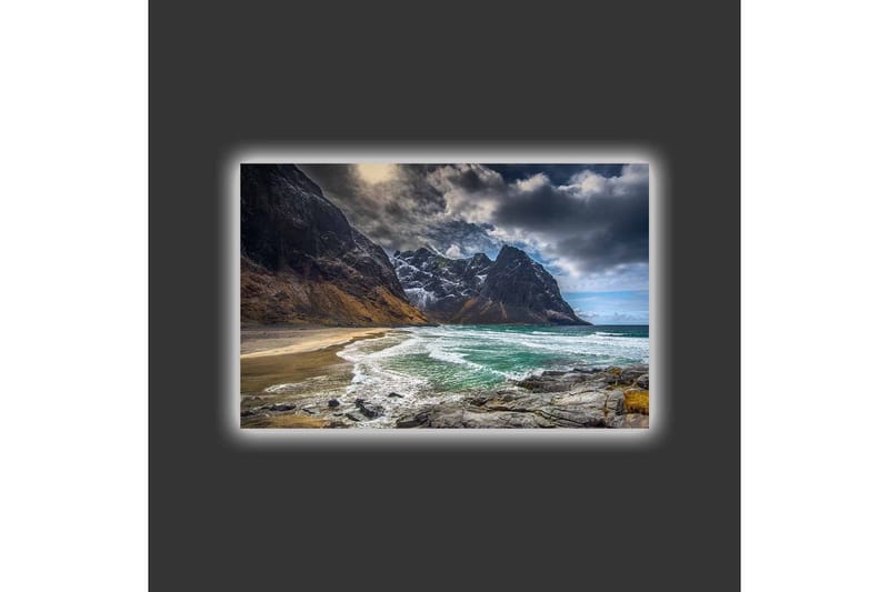 Lerretsbilde med LED-belysning - Dramatiske fjell med snø og en turkis strand - Mørkegrå / Turkis / Beige - Innredning - Bilder & kunst - Lerretsbilder