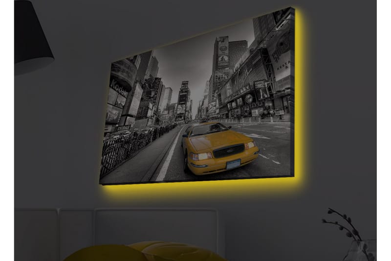 Lerretsbilde med LED-belysning - Gul taxi i et svart-hvitt bybilde av Times Square - Gul / Svart / Grå - Innredning - Bilder & kunst - Lerretsbilder