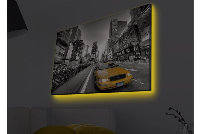 Lerretsbilde med LED-belysning - Gul taxi i et svart-hvitt bybilde av Times Square - Gul / Svart / Grå - Innredning - Bilder & kunst - Lerretsbilder