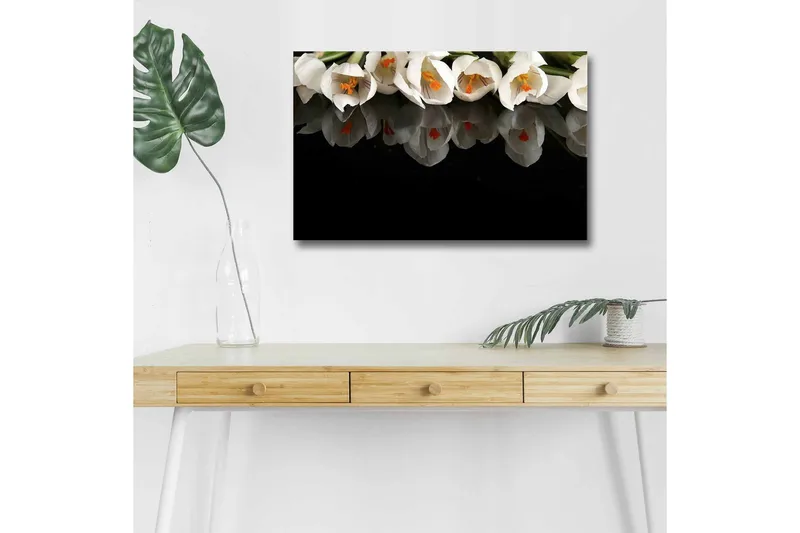 Lerretsbilde med LED-belysning - Hvit blomsterbukett med refleksjon på svart bakgrunn, Hvit / Oransje / Grønn