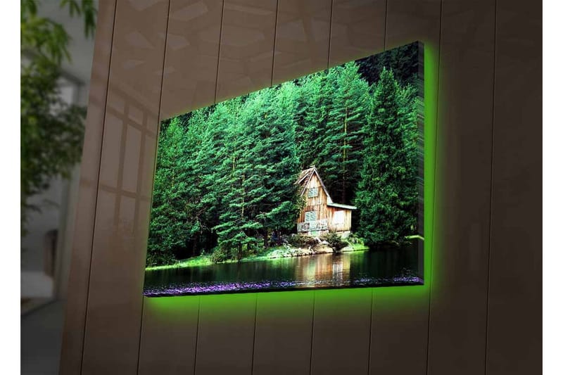 Lerretsbilde med LED-belysning - Hytte ved en speilblank innsjø omgitt av tett grøntområde - Grønn / Brun / Blå - Innredning - Bilder & kunst - Lerretsbilder