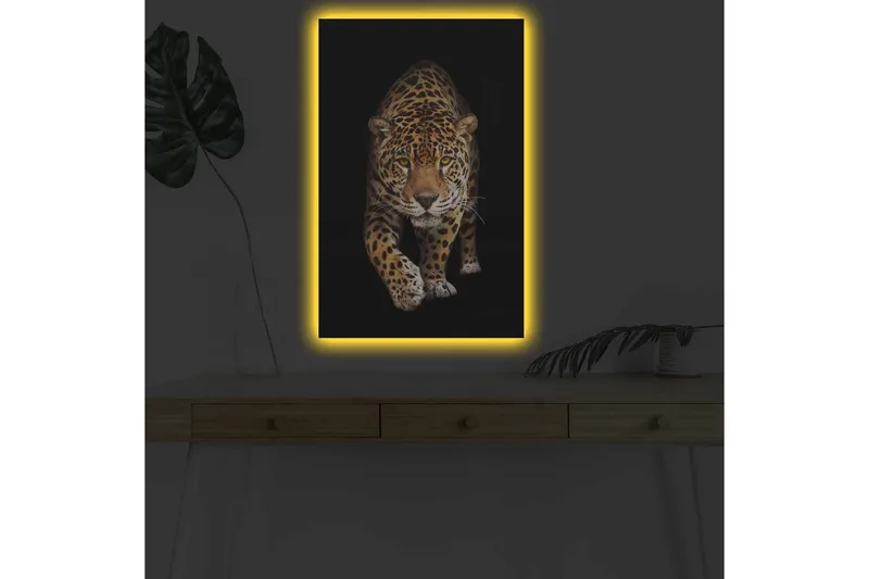 Lerretsbilde med LED-belysning - Jaktende jaguar i fokus - Gull / Svart / Hvit - Innredning - Bilder & kunst - Lerretsbilder