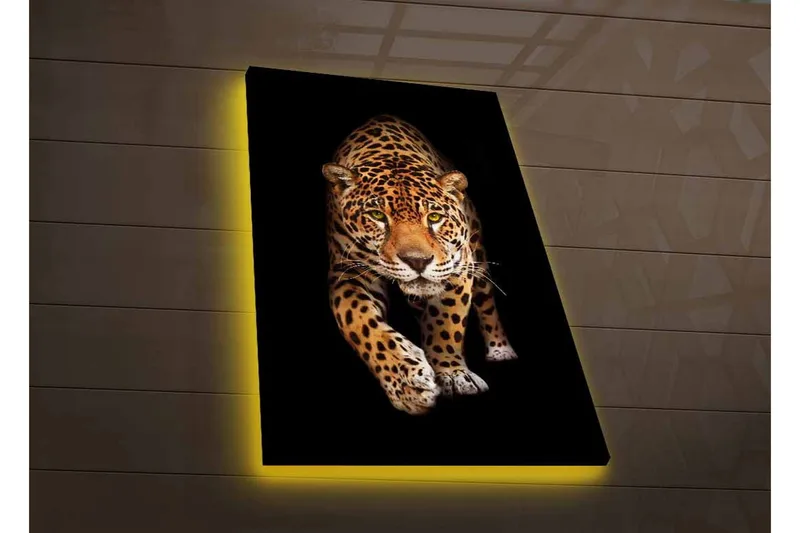 Lerretsbilde med LED-belysning - Jaktende jaguar i fokus - Gull / Svart / Hvit - Innredning - Bilder & kunst - Lerretsbilder