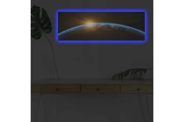 Lerretsbilde med LED-belysning - Jorden sett fra verdensrommet med en soloppgang i horisonten - Blå / Oransje / Svart - Innredning - Bilder & kunst - Lerretsbilder