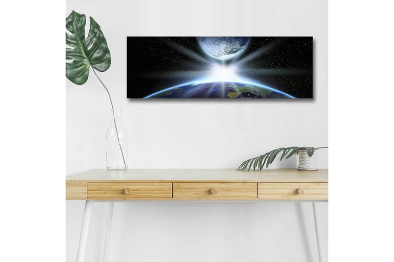 Lerretsbilde med LED-belysning - Jorden sett fra verdensrommet med lysstråler som bryter gjennom atmosfæren - Blå / Grønn / Svart - Innredning - Bilder & kunst - Lerretsbilder