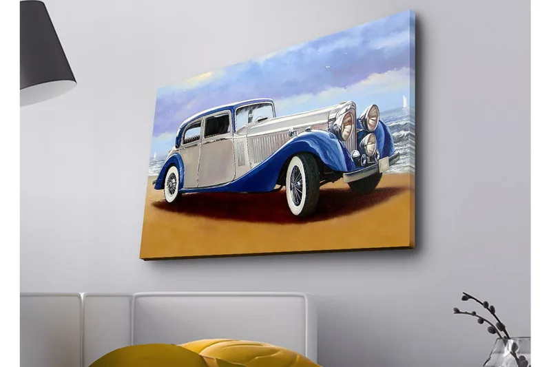 Lerretsbilde med LED-belysning - Klassisk bil ved sjøen med en dramatisk himmel i bakgrunnen - Blå / Sølv / Beige - Innredning - Bilder & kunst - Lerretsbilder