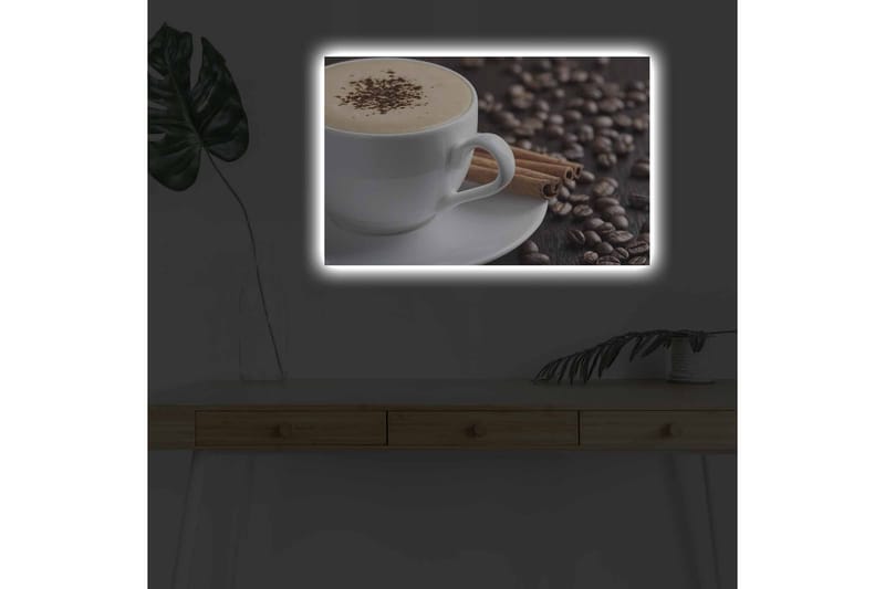 Lerretsbilde med LED-belysning - Kopp kaffe og kanelstenger på en bakgrunn av kaffebønner - Brun / Hvit / Beige - Innredning - Bilder & kunst - Lerretsbilder