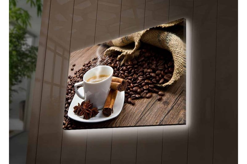 Lerretsbilde med LED-belysning - Kopp rykende varm kaffe omgitt av kaffebønner og krydder - Brun / Hvit / Beige - Innredning - Bilder & kunst - Lerretsbilder