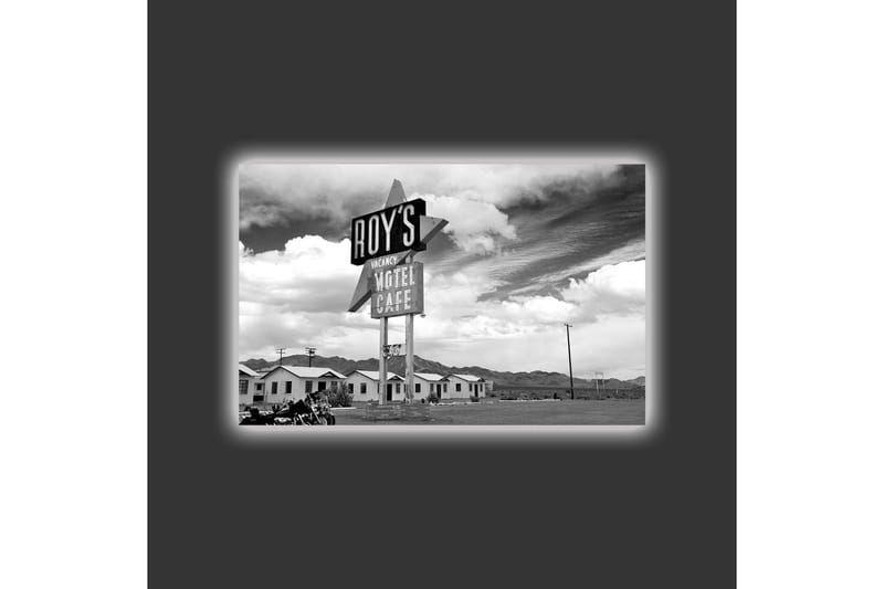 Lerretsbilde med LED-belysning - Nostalgisk skilt fra et motell i et ørkenlandskap - Svart / Hvit / Grå - Innredning - Bilder & kunst - Lerretsbilder