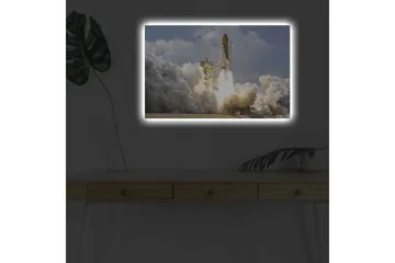 Lerretsbilde med LED-belysning - Romrakett som letter mot himmelen med kraftige flammer - Grå / Hvit / Oransje - Innredning - Bilder & kunst - Lerretsbilder