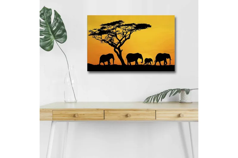 Lerretsbilde med LED-belysning - Silhuetter av elefanter under en solnedgang med et tre i bakgrunnen, Svart / Oransje / Gul