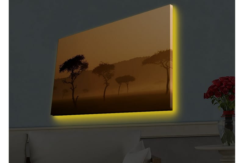Lerretsbilde med LED-belysning - Silhuetter av trær i et tåkete, gyllent landskap - Gull / Svart - Innredning - Bilder & kunst - Lerretsbilder