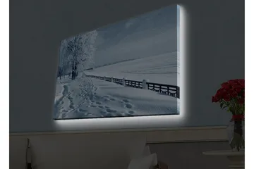 Lerretsbilde med LED-belysning - Snødekt landskap med spor i snøen og trær langs en vei - Hvit / Lys blå / Grå - Innredning - Bilder & kunst - Lerretsbilder