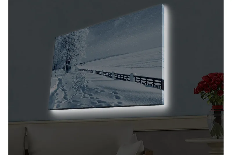 Lerretsbilde med LED-belysning - Snødekt landskap med spor i snøen og trær langs en vei - Hvit / Lys blå / Grå - Innredning - Bilder & kunst - Lerretsbilder