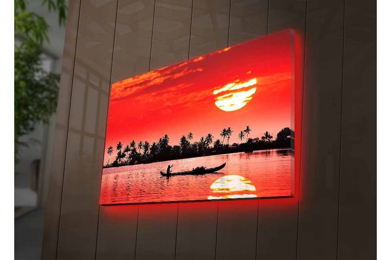 Lerretsbilde med LED-belysning - Solnedgang over en rolig innsjø med silhuetter av palmer og en båt - Rød / Svart / Oransje - Innredning - Bilder & kunst - Lerretsbilder