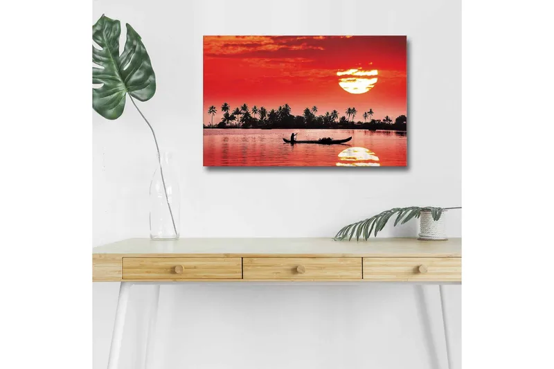 Lerretsbilde med LED-belysning - Solnedgang over en rolig innsjø med silhuetter av palmer og en båt, Rød / Svart / Oransje