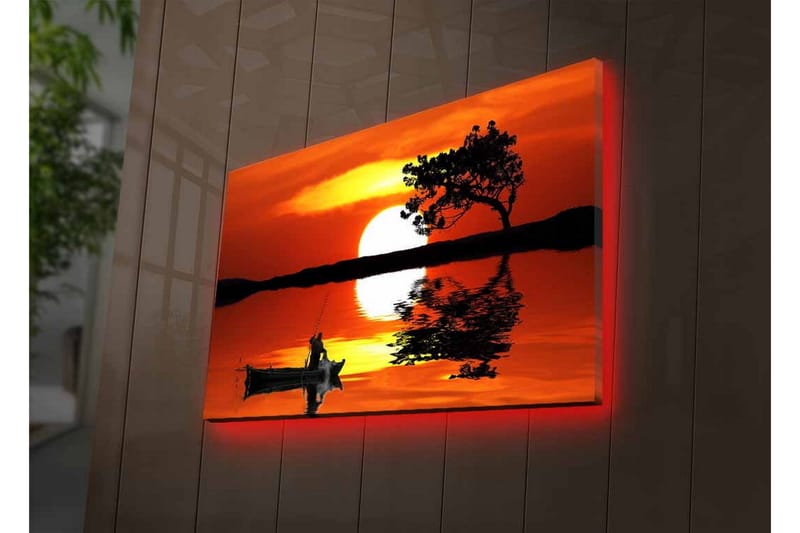 Lerretsbilde med LED-belysning - Solnedgang over en speilblank innsjø med en ensom båt og en silhuett av et tre - Oransje / Svart / Gul - Innredning - Bilder & kunst - Lerretsbilder