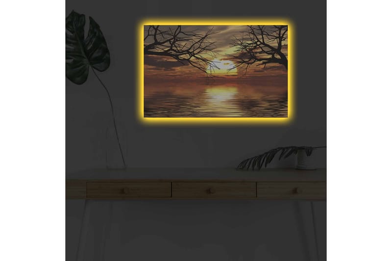 Lerretsbilde med LED-belysning - Solnedgang over speillignende vannflater med silhuetter av tregrener - Gull / Oransje / Svart - Innredning - Bilder & kunst - Lerretsbilder