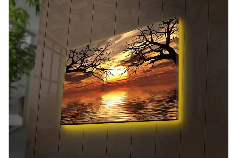Lerretsbilde med LED-belysning - Solnedgang over speillignende vannflater med silhuetter av tregrener - Gull / Oransje / Svart - Innredning - Bilder & kunst - Lerretsbilder