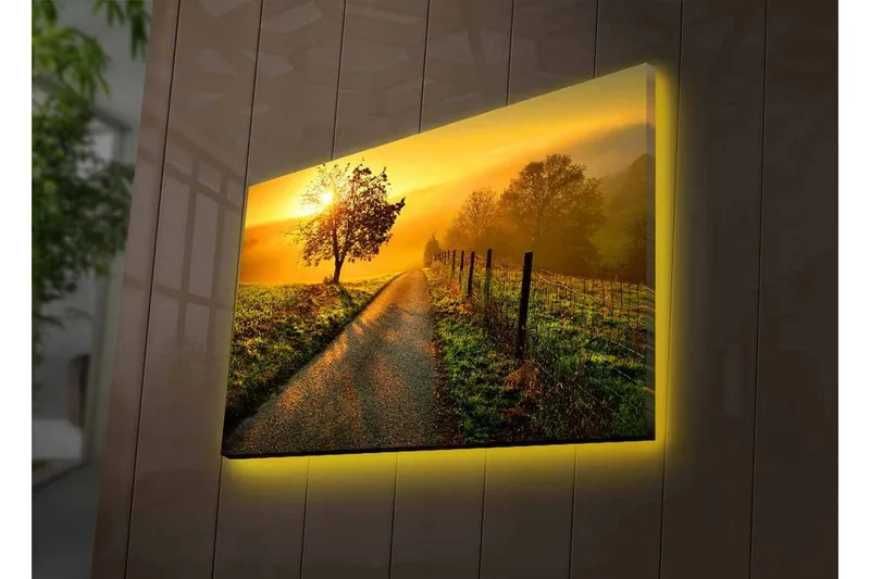 Lerretsbilde med LED-belysning - Soloppgang over en svingete vei med trær og et gjerde - Gull / Grønn / Brun - Innredning - Bilder & kunst - Lerretsbilder