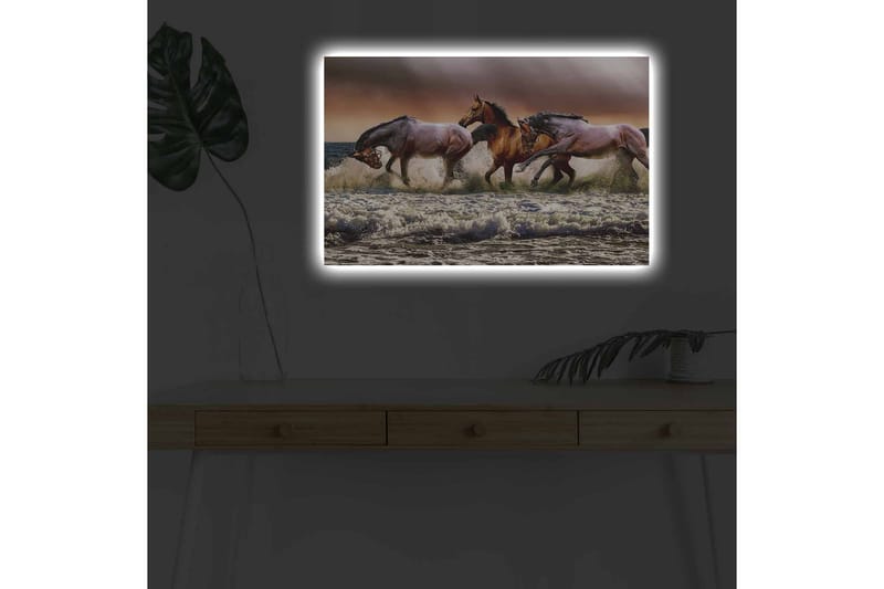 Lerretsbilde med LED-belysning - Sprudlende hester galopperer gjennom bølgene ved havet - Brun / Beige / Blå - Innredning - Bilder & kunst - Lerretsbilder