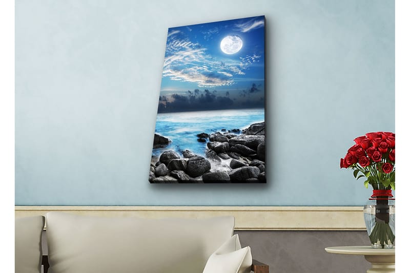 Lerretsbilde med LED-belysning - Stemningsfullt sjølandskap med måne og steiner - Blå / Grå / Hvit - Innredning - Bilder & kunst - Lerretsbilder