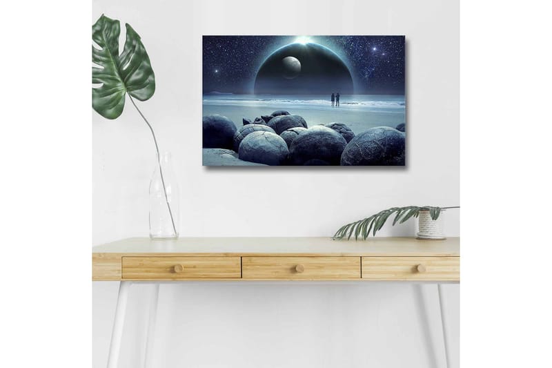 Lerretsbilde med LED-belysning - Stjernehimmel med to silhuetter på en strand og store steiner i forgrunnen - Mørk blå / Grå / Svart - Innredning - Bilder & kunst - Lerretsbilder
