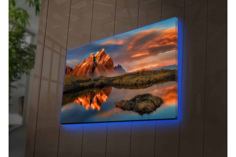 Lerretsbilde med LED-belysning - Storslått fjellandskap med refleksjoner i en rolig innsjø - Oransje / Blå / Grønn - Innredning - Bilder & kunst - Lerretsbilder