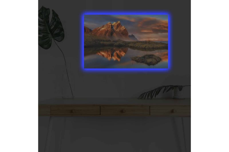 Lerretsbilde med LED-belysning - Storslått fjellandskap med refleksjoner i en rolig innsjø - Oransje / Blå / Grønn - Innredning - Bilder & kunst - Lerretsbilder