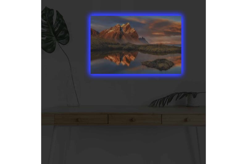 Lerretsbilde med LED-belysning - Storslått fjellandskap med refleksjoner i en rolig innsjø - Oransje / Blå / Grønn - Innredning - Bilder & kunst - Lerretsbilder