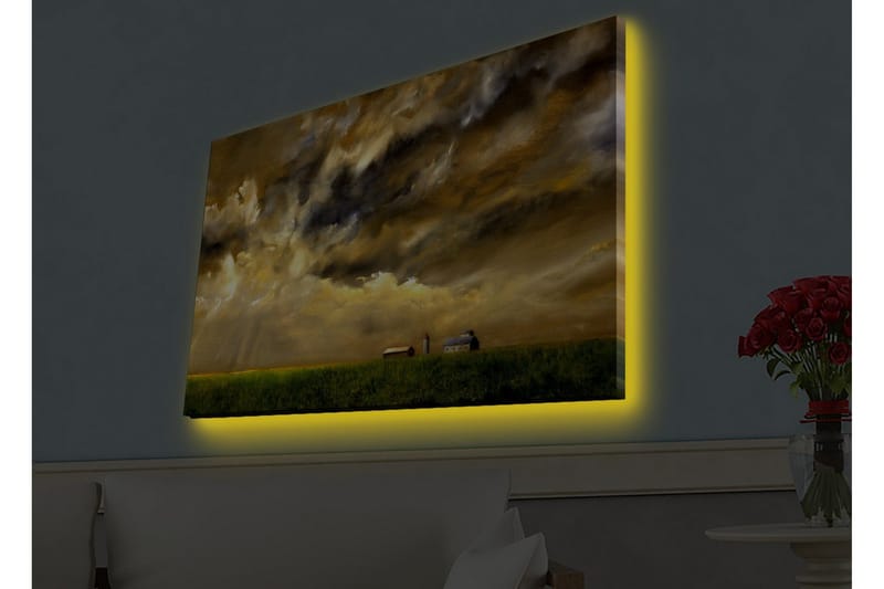 Lerretsbilde med LED-belysning - Storslått landskapsutsikt med dramatiske skyer og en gård i horisonten - Gull / Mørk blå / Grønn - Innredning - Bilder & kunst - Lerretsbilder