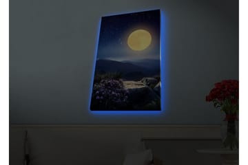 Lerretsbilde med LED-belysning - Storslått måne over et fjernt fjellandskap med blomster i forgrunnen - Mørk blå / Gul / Lilla - Innredning - Bilder & kunst - Lerretsbilder