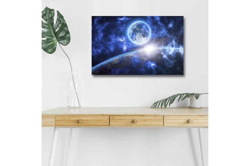 Lerretsbilde med LED-belysning - Storslått romscene med en planet og en måne i fokus - Mørk blå / Lys blå / Hvit - Innredning - Bilder & kunst - Lerretsbilder