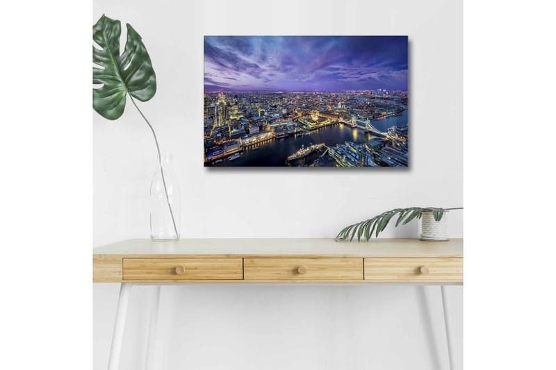 Lerretsbilde med LED-belysning - Storslått utsikt over en by i skumringen med elver og broer - Mørk blå / Lilla / Gyllen - Innredning - Bilder & kunst - Lerretsbilder
