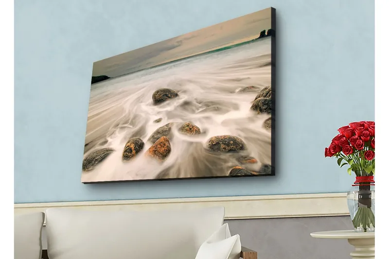 Lerretsbilde med LED-belysning - Strandscene med myke bølger som omslutter steiner - Grå / Beige / Svart - Innredning - Bilder & kunst - Lerretsbilder