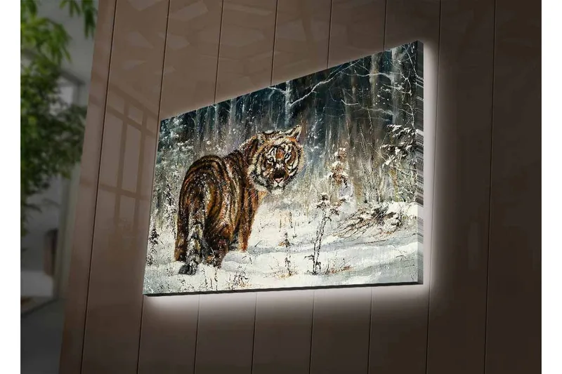 Lerretsbilde med LED-belysning - Tiger i snødekt skogsmiljø - Oransje / Hvit / Grå - Innredning - Bilder & kunst - Lerretsbilder