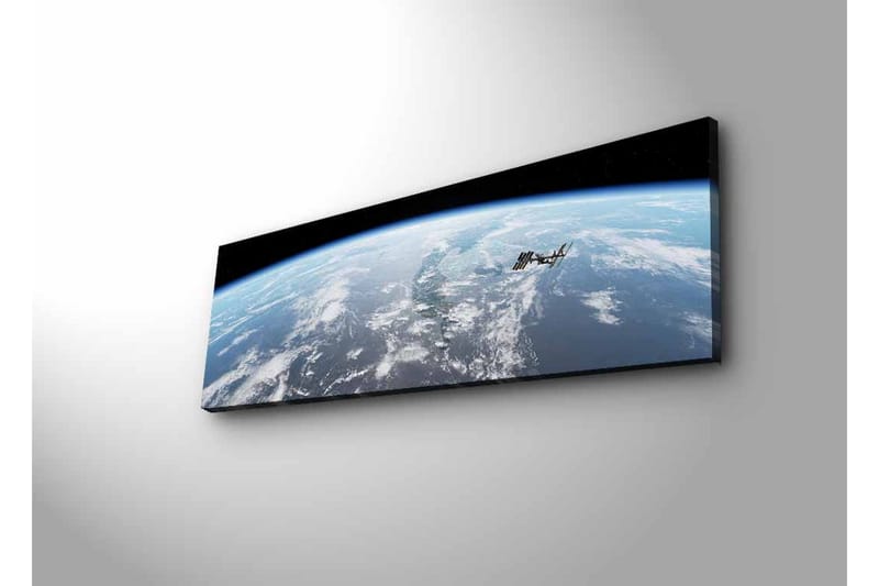 Lerretsbilde med LED-belysning - Utsikt over jorden fra verdensrommet med den internasjonale romstasjonen i fokus - Blå / Hvit / Svart - Innredning - Bilder & kunst - Lerretsbilder