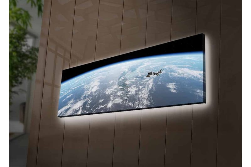 Lerretsbilde med LED-belysning - Utsikt over jorden fra verdensrommet med den internasjonale romstasjonen i fokus - Blå / Hvit / Svart - Innredning - Bilder & kunst - Lerretsbilder