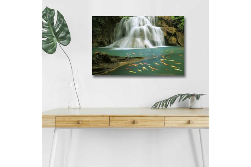 Lerretsbilde med LED-belysning - Vakker foss med svømmende karper i klart vann, Turkis / Grønn / Oransje