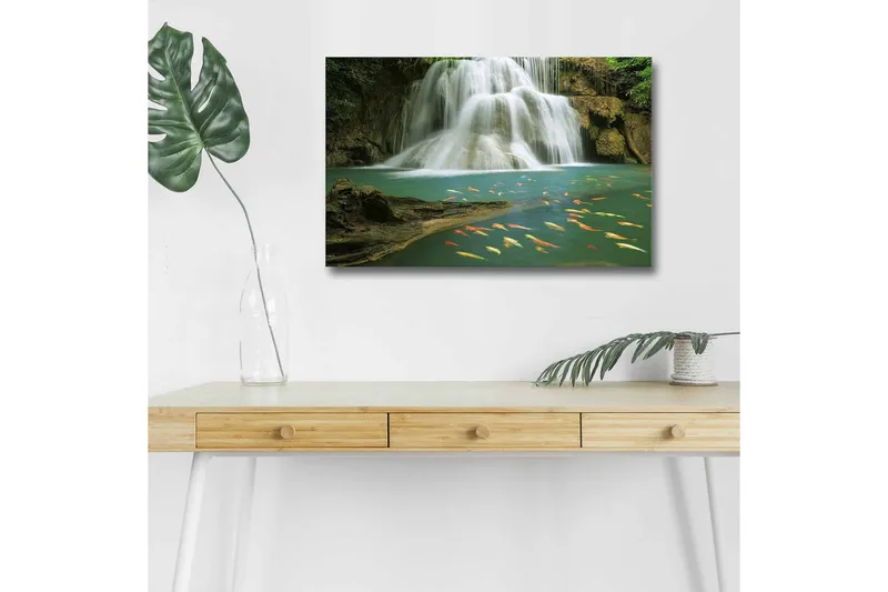 Lerretsbilde med LED-belysning - Vakker foss med svømmende karper i klart vann, Turkis / Grønn / Oransje