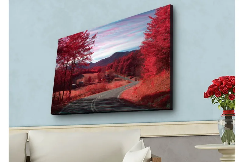 Lerretsbilde med LED-belysning - Vakker landskapsutsikt med røde trær og en svingete vei - Rød / Mørk rød - Innredning - Bilder & kunst - Lerretsbilder