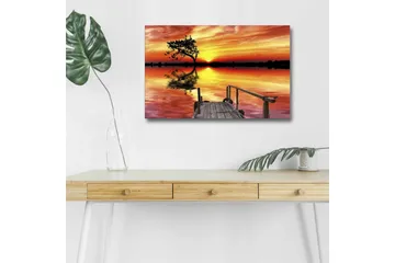 Lerretsbilde med LED-belysning - Vakker solnedgang over en speilblank innsjø med en ensom trebredde - Oransje / Gul / Svart - Innredning - Bilder & kunst - Lerretsbilder