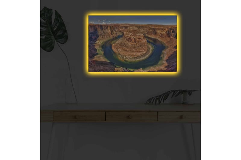 Lerretsbilde med LED-belysning - Vakker utsikt over en svingete elv omgitt av dramatiske klipper - Rød / Grønn / Blå - Innredning - Bilder & kunst - Lerretsbilder