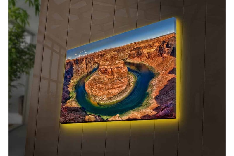 Lerretsbilde med LED-belysning - Vakker utsikt over en svingete elv omgitt av dramatiske klipper - Rød / Grønn / Blå - Innredning - Bilder & kunst - Lerretsbilder