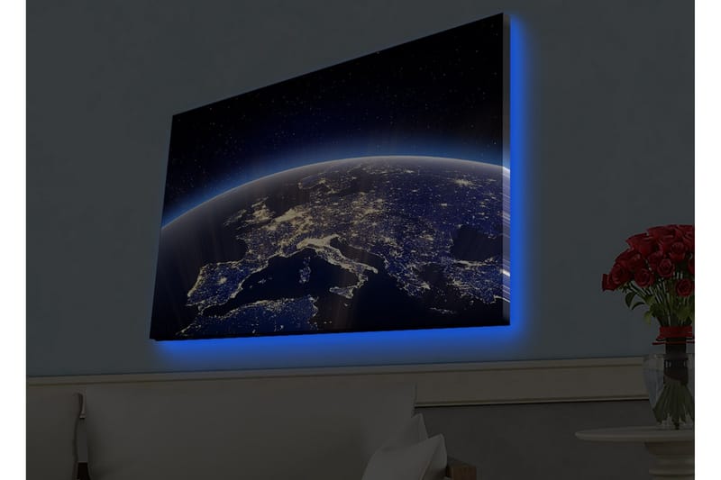 Lerretsbilde med LED-belysning - Vakker utsikt over jorden med Europa opplyst av stjerner og bylys - Mørk blå / Lys blå / Hvit - Innredning - Bilder & kunst - Lerretsbilder