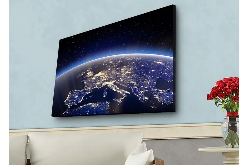 Lerretsbilde med LED-belysning - Vakker utsikt over jorden med Europa opplyst av stjerner og bylys, Mørk blå / Lys blå / Hvit