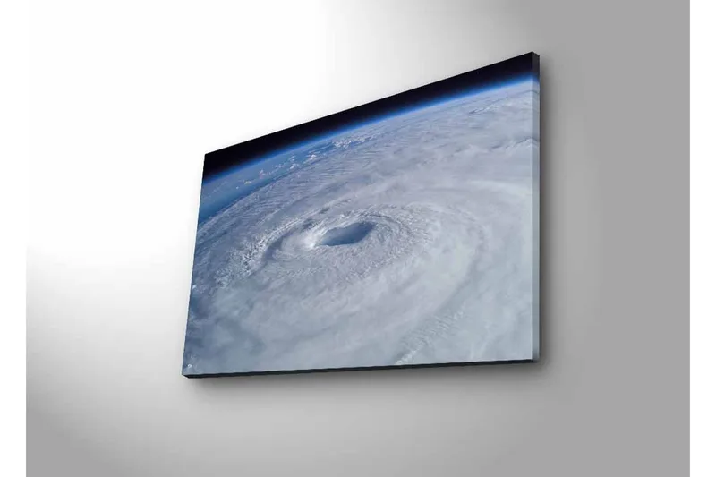 Lerretsbilde med LED-belysning - Virvlende skyer i en tropisk syklon, Hvit / Blå / Grå