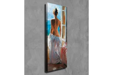 Lerretsbilde - Naken kvinne står ved et vindu med utsikt over havet - Blå / Hvit / Beige - Innredning - Bilder & kunst - Lerretsbilder